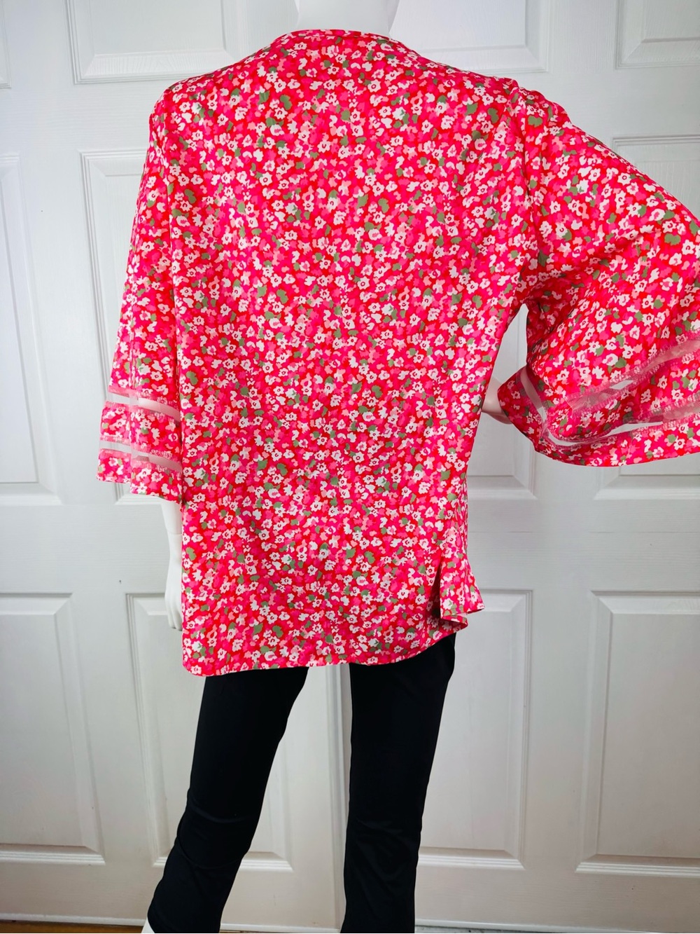 Women's Pink Floral Zip-Front Tunic with Bell Sleeves - Picture 3 of 4